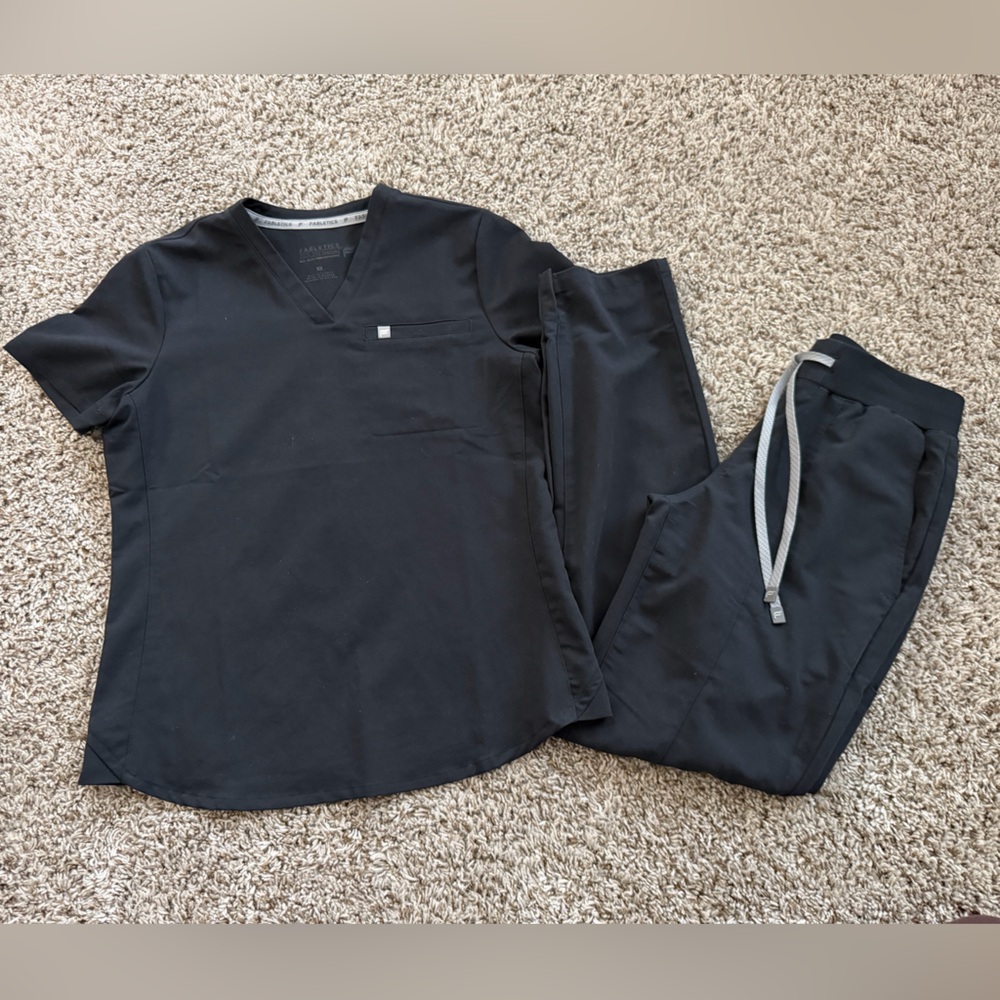 Fabletics Scrub Set